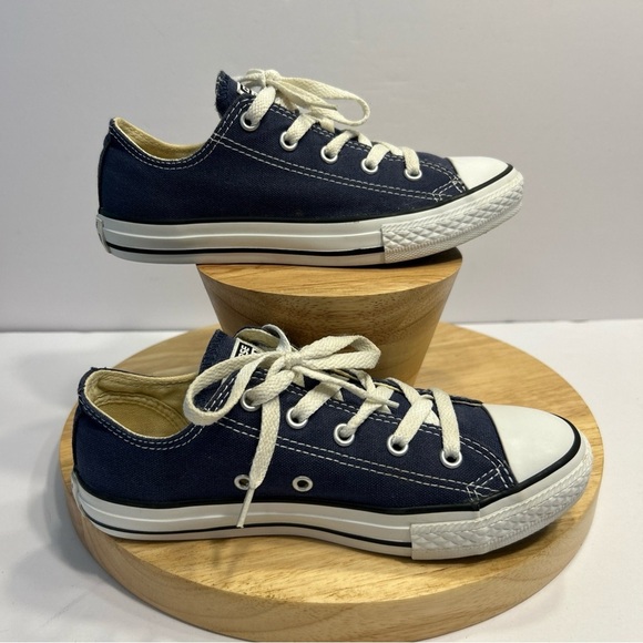 Converse Size US 2.5 Shoes All Star Chuck Taylor Youth Navy Blue Canvas Low Top - Picture 2 of 7